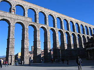 Segovia aqueduct and aqueduct meaning